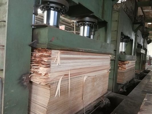 Sanatsal Ahşap Finer Santos Rosewood İnsan Yapımı Finer Yaprak 2050-3200mm Müzik Enstrümanı için Çin Fabrikası