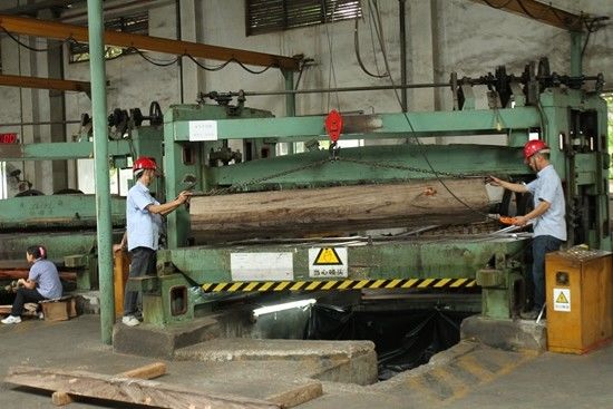 Sanatsal Ahşap Finer Santos Rosewood İnsan Yapımı Finer Yaprak 2050-3200mm Müzik Enstrümanı için Çin Fabrikası