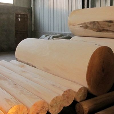 Yüksek Kaliteli Mühendislik Ahşap Finer Avrupa Ceviz E.WT-X2233N Çeyreği Kesilmiş Düz Taneler 0.6mm Araç İç Mekan OEM için