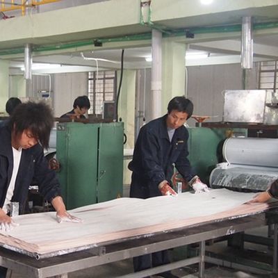 Mühendislik Ahşap Finer Padouk Düz Taneler Dilimleme Teknikleri Kabine Yüzü için 0,5 mm Kalınlık
