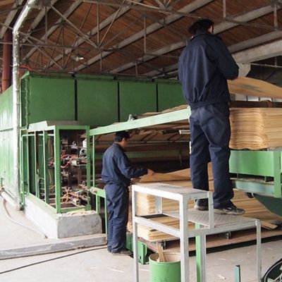 İnsan yapımı yıkayarak yapılmış meşe ahşabı kaplamaları 0.15-0.55 mm kalınlığı otel ve ev dekorasyonu için özelleştirilmiş Çin yapımı