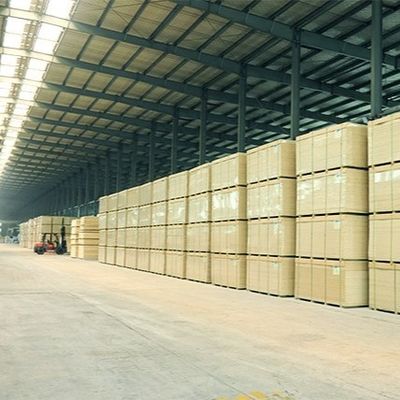Radiata Pine Oriented Strand Board Osb4 2440*1220*18mm Dış Duvar ve Çatı Paneli için Özel Boyutlu Olabilir