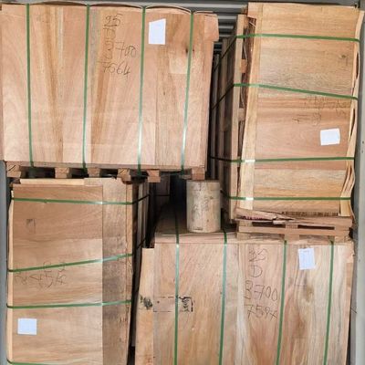 2440*1220 Tüm parça Gabon Okume ahşap kaplama 0.2mm - 0.4mm Şık Paneller Fabrikası için