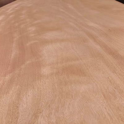 2440*1220 Tüm parça Gabon Okume ahşap kaplama 0.2mm - 0.4mm Şık Paneller Fabrikası için